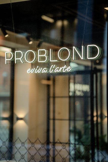 Wnętrze salonu PROBLOND w Łodzi
