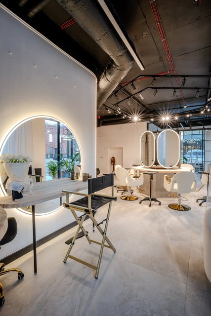 Wnętrze salonu PROBLOND w Łodzi