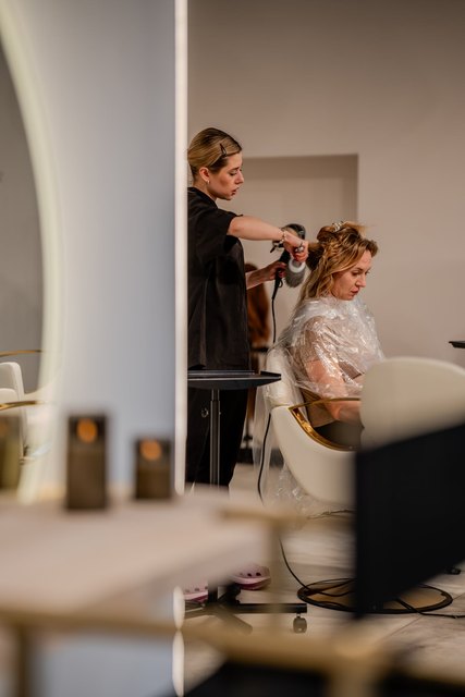 Wnętrze salonu PROBLOND w Łodzi